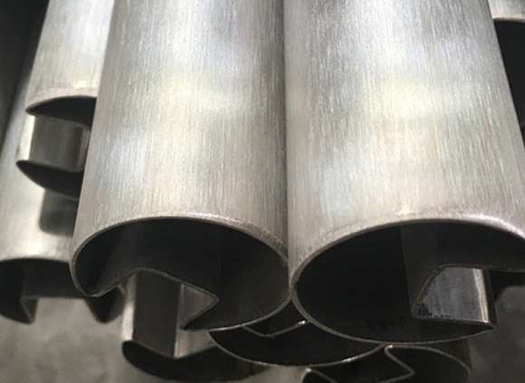 304不銹鋼管生產(chǎn)時(shí)常見(jiàn)表面缺陷分類及產(chǎn)生原因